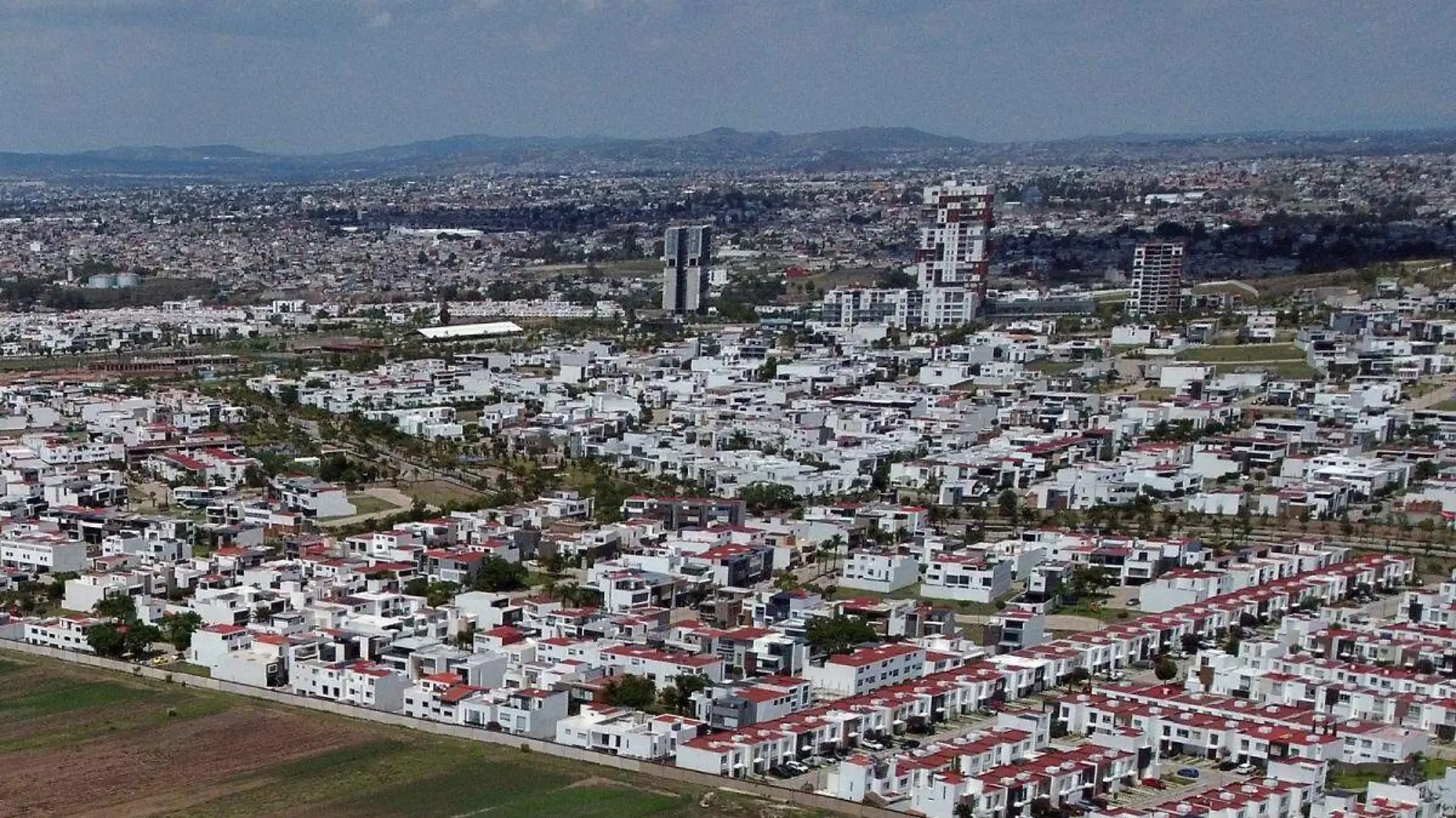 Lomas de Angelópolis el cambio hacia viviendas reducidas